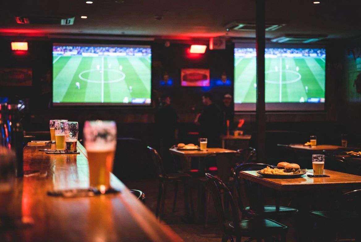 Foot, bière et ambiance : la recette gagnante du black stone pour vos soirées match